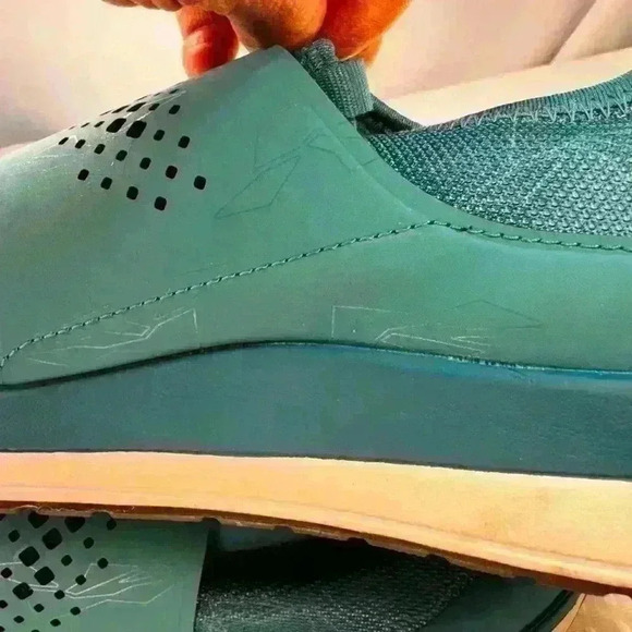 Like New, Never worn. Shimano IC3 biking shoes in sz 42. BOA tightening system. - Picture 13 of 15